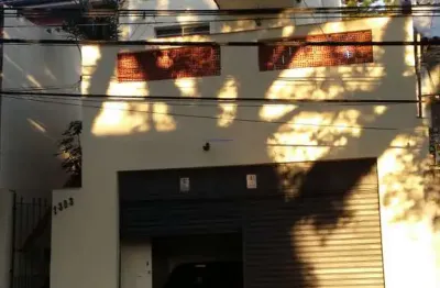 Sobrado 100m²,  05 dormitórios e 02 banheiros.  excelente localização  entre as ruas cajaiba, cotoxó e avenida professor afonso bovero