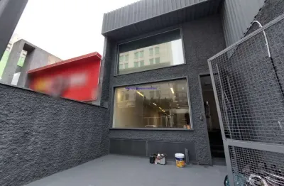 Sobrado comercial 330m², 01 cozinha, 03 salas e 02 vagas na garagem .  excelente localização entre as ruas lourenço marques, júlio diniz
