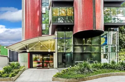 Laje 200m², 01 copa, 02 recepções, 03 salas, 04 banheiros e 06 vagas na garagem.  condomínio com recepção e segurança 24hrs.  excelente localização