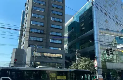 Condomínio com recepção e segurança.  excelente localização á 5 minutos andando para á estação do metrô barra funda; entre as ruas deputado salvador