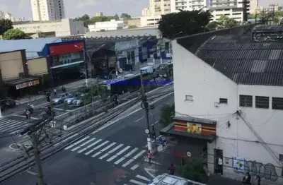 Conjunto comercial 30m², 01 banheiro e 01 vaga na garagem.  condomínio com recepção e segurança 24hrs.  excelente localização