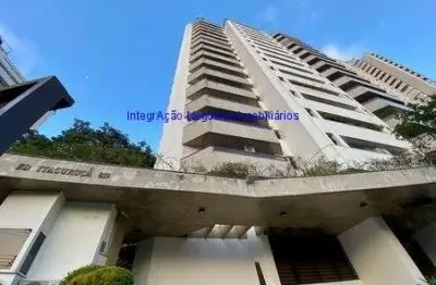 Apartamento 312m², 03 dormitórios (sendo suítes), 04 banheiros e 04 vagas na garagem.  condomínio com portaria, segurança 24hrs, piscina