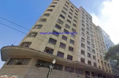 Condomínio com recepção, portaria e segurança.  excelente localização; à 6 minutos andando para a estação do metrô república;