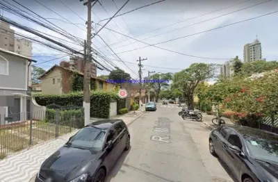 Sobrado 200m², 03 dormitórios (sendo 01 suíte), 02 banheiros e 02 vagas na garagem.  excelente localização.