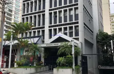 Conjunto comercial 50m², 02 banheiros e 02 vagas na garagem.  condomínio com recepção e segurança 24hrs.  excelente localização.