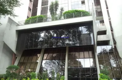 Conjunto comercial 188m²,  01 copa, 05 banheiros e 04 vagas na garagem.  condomínio com recepção e segurança 24hrs.  excelente localização.