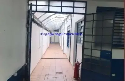 Prédio comercial 785m², 03 pavimentos, 13 banheiros, 02 recepções e 03 vagas na garagem.  excelente localização.