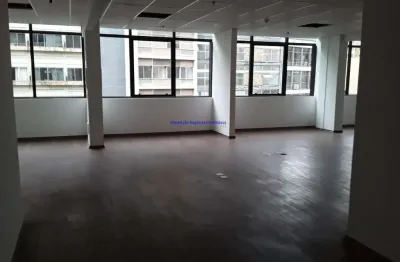 Laje comercial 240m²,  2 banheiros, um banheiro com previsão para pcd e infraestrutura para mais 2 banheiros . prédio totalmente reformado e moderno;