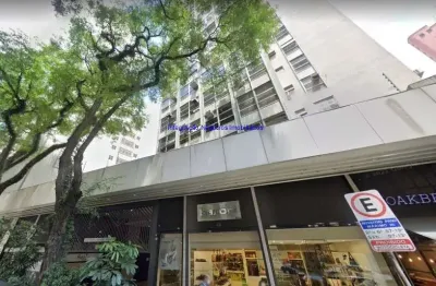 Conjunto comercial 44m², 01 sala, 01 banheiro e 01 vaga na garagem.    condomínio recepção e segurança 24hrs.   excelente localização.