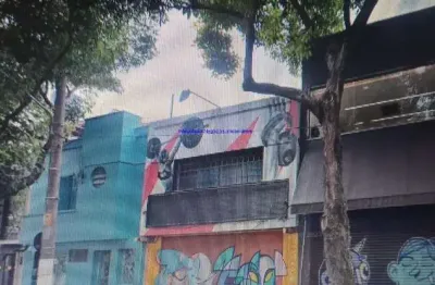 Loja 169m², 01 salão amplo, 02 banheiros, 01 vestiário e 05 vagas na garagem.   excelente localização áa 6 minutos andando para a estação do metrô