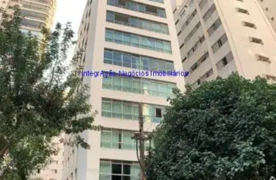 Apartamento 240m², 03 dormitórios (sendo 01 suíte), 04 banheiros e 02 vagas na garagem.  condomínio com portaria 24hrs e área verde.