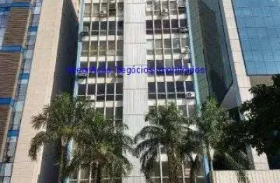 Conjunto comercial 40m², 01 sala e 01 banheiro.    condomínio com recepção e segurança 24hrs.  excelente localização.