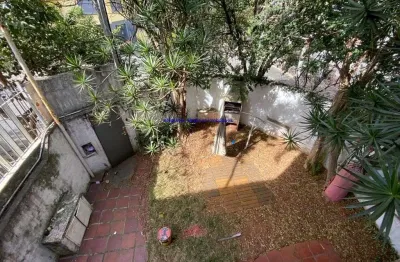 Sobrado residencial 140m², 03 dormitórios (sendo 01 suíte), 02 banheiros e 01 vaga na garagem.   excelente localização.
