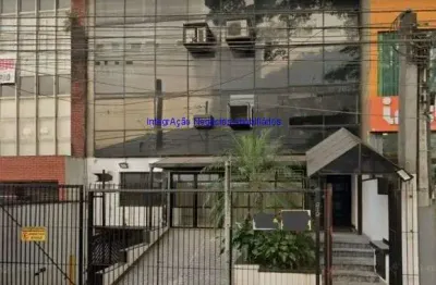 Conjunto comercial 30m², 01 banheiro e 01 vaga na garagem.    condomínio com recepção e segurança 24hrs.  excelente localização.