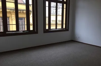 Conjunto comercial 78m², 02 banheiros.   condomínio com recepção e segurança 24hrs.  excelente localização á 3 minutos andando para a estação do metrô