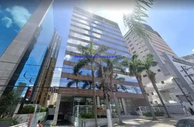 Conjunto comercial 200m², 02 banheiros e 06 vagas na garagem.  condomínio com recepção e segurança 24hrs.  excelente localização entre as ruas ibiaté.