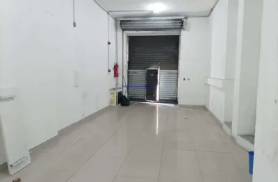 Loja com 180m² + 40m² de sobreloja e 02 banheiros.  excelente localização á 3 minutos andando para a estação do metrô são bento;