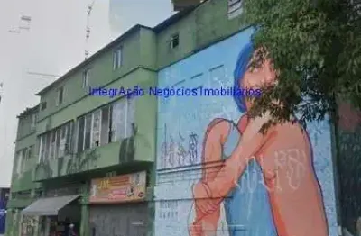 Loja 235m², 01 banheiro.    excelente localização á 10 minutos andando para a estação do metrô república;