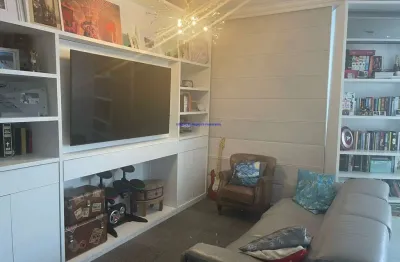 Condomínio com portaria 24hrs e salão de festa.  excelente localização entre as alamedas dos maracatins, nhambiquaras e avenida iraí;