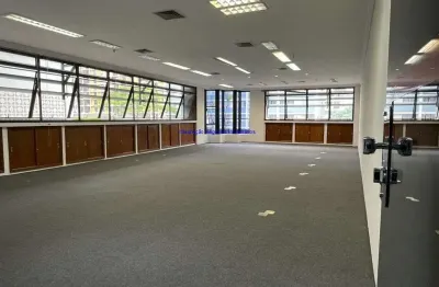 Conjunto comercial 110m², 01 copa, 02 banheiros e 02 vagas na garagem.  condomínio com recepção e segurança.  excelente localização.