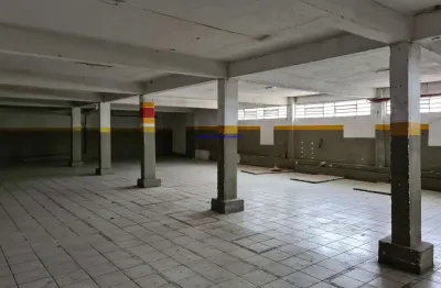 Galpão 1.780m², 01 banheiro, 01 escritório, 05 docas e 06 vagas na garagem.   excelente localização entre as ruas santa auta, benedito guedes