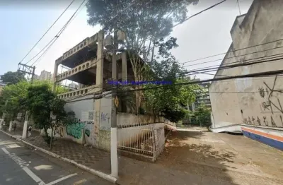Prédio comercial 685m², 05 banheiros.   excelente localização entre as ruas são geraldo, turiassu e doutor cândido espinheira;