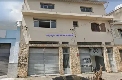 Loja 294m², térreo: salão amplo, 01 banheiro e 01 quintal; edicula 01 banheiro  e área descoberta.  excelente localização entre as ruas joão teodoro.