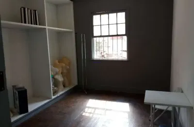 Loja 50m², 01 banheiro; piso superior 03 salas com 12m², cada  excelente localização á 10 minutos andando para a estação do metrô ana rosa;