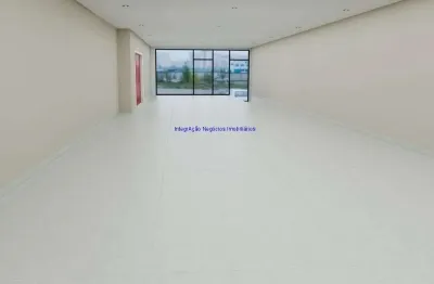 Prédio com 375m², piso térreo: 01 sala grande com vão livre, 02 banheiros, cozinha e despensa; piso superior: 02 salas grandes, 02 salas pequenas