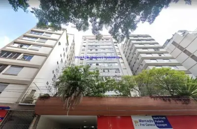 Apartamento mobiliado 60m², 01 dormitório, 01 banheiro e 01 vaga na garagem.  condomínio com portaria.  excelente localização