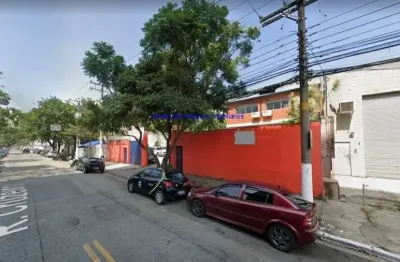 Prédio comercial 680m², 04 salas de escritórios, 01 sala ampla, salas de reuniões, refeitórios, vestiários, 02 banheiros e 60 vagas na garagem.