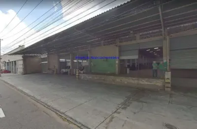 Galpão 5.271m², portaria, 14 acessos elevados para carga e descarga, 02 docas, rampa de acesso, área de escritório e administração, almoxarifado.