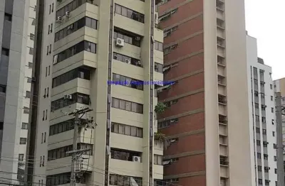 Conjunto comercial 100m², 02 banheiros e 02 vagas na garagem.   condomínio com recepção e segurança 24hrs.  excelente localização.