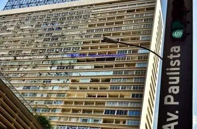 Conjunto comercial 37m², 01 banheiro e 01 vaga na garagem.     condomínio com portaria e segurança.  excelente localização