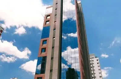 Conjunto comercial 120m², 02 salas, 02 banheiros e 04 vagas na garagem.    condomínio com recepção e segurança 24hrs.  excelente localização