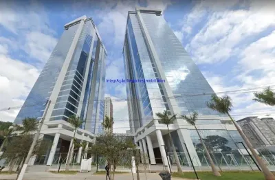 Laje comercial 900m², 04 salas com 225m² cada, 12 banheiros e 24 vagas na garagem por andar.    condomínio com segurança 24hrs.  excelente localização