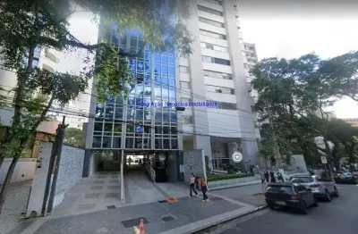Conjunto comercial 104m², 01 banheiro e 01 vaga na garagem.  condomínio com recepção e segurança 24hrs.  excelente localização.