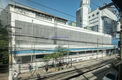 Sobreloja 105m², 02 salas e 02 banheiros  excelente localização á 4 minutos andando para a estação do metrô faria lima;