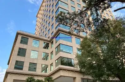 Conjunto comercial 688.82m², 02 banheiros (com 03 box em cada banheiro) e 18 vagas na garagem.    condomínio com recepção e segurança 24hrs.