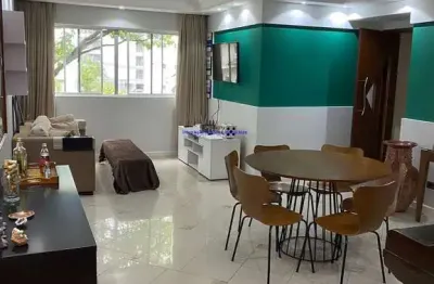 Condomínio com portaria, segurança 24hrs, piscina, salão de jogos, espaço gourmet e churrasqueira.  excelente localização