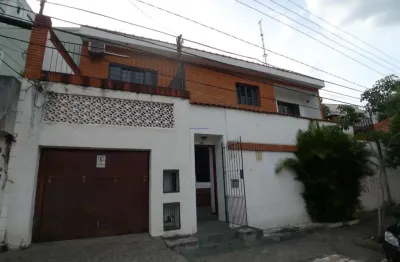 Casa residencial 228m², 03 dormitórios (sendo 01 suíte), 04 banheiros e 04 vagas de garagem.    excelente localização