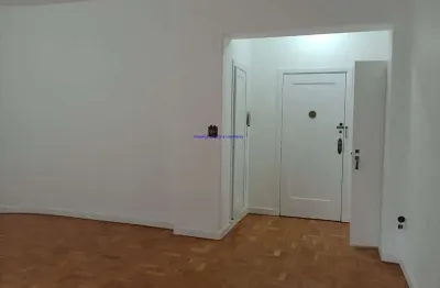 Condomínio com zelador.  excelente localização a 3 minutos andando para a estação do metrô consolação; entre as ruas luís coelho, augusta e haddock