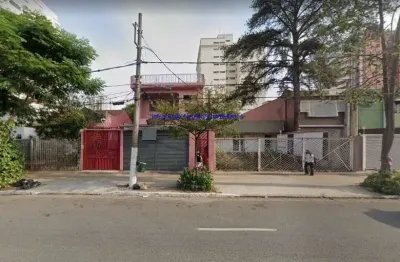 Casa comercial 228m², 02 banheiros e 02 vagas na garagem.    excelente localização á 7 minutos andando para a estação do metrô hospital são paulo;