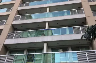 Condomínio com recepção e segurança 24hrs.  excelente localização á 4 minutos andando para a estação do metrô vergueiro; entre as ruas pires da mota e