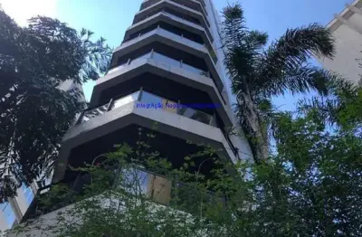 Apartamento 130m², 03 dormitórios ( sendo 01 suite) 03 banheiros e 02 vagas na garagem.  condomínio com portaria, segurança 24hrs, jardim, piscina