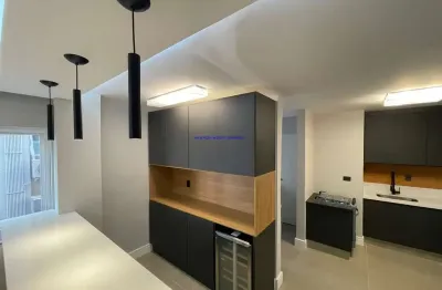 Apartamento107m², 02 dormitórios (sendo 01 suíte) e 02 banheiros .  condomínio com portaria, segurança 24hrs, playground e salão de festa.