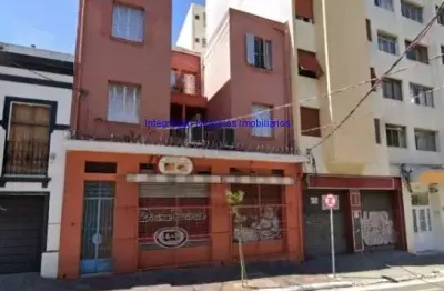 Prédio  800m²,  primeiro piso: 01 loja, 01 baneheiro.  segundo piso: 04 apartamentos e 04 banheiros.terceiro piso:  04 apartamentos e 04 banheiros.