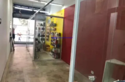 Loja 90m² e 01 banheiro.   excelente localização á 03 minutos andando para a estação do metro santa cecilia; entre a rua das palmeiras