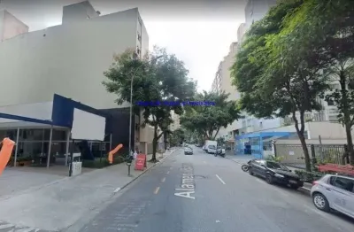 Loja 296.61m², 02 banheiros.   excelente localização á 5 minutos andando para a estação do metrô santa cecília; entre as ruas imaculada conceiição.
