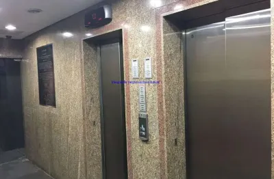 Condomínio com recepção e segurança 24hrs.  excelente localização, á 5 minutos andando para a estação do metrô brigadeiro; entre as ruas leôncio